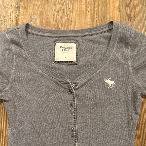 Abercrombie & Fitch Heather Gray Long Sleeve Henley - Picture 2 of 5